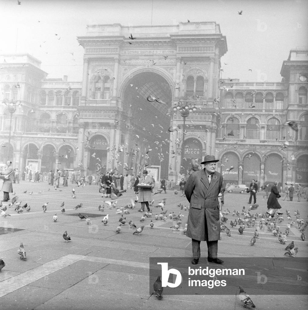 Giuseppe Ungaretti among fluttering pigeons in Piazza Duomo in Milan