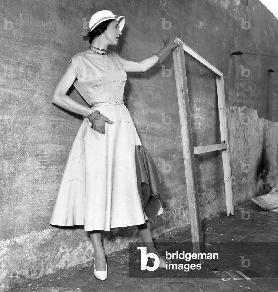 Model wearing a dress by Gattinoni, Italy, 1954 (b/w photo)