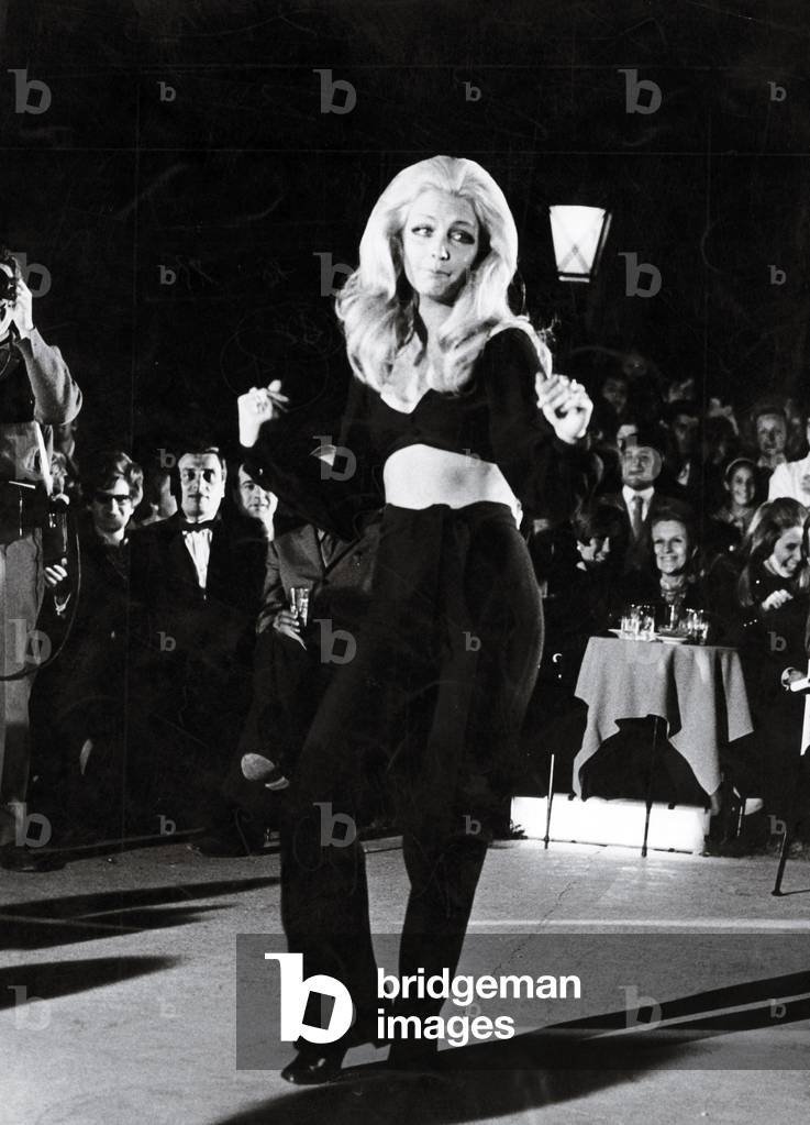 Patty Pravo dancing at a TV programme