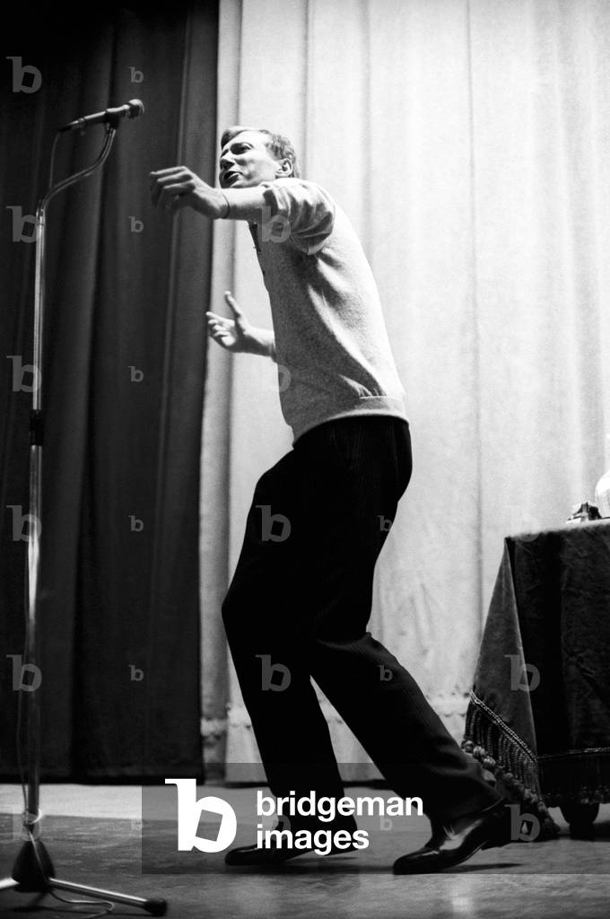 Yevgeny Yevtushenko singing a song,, 1960