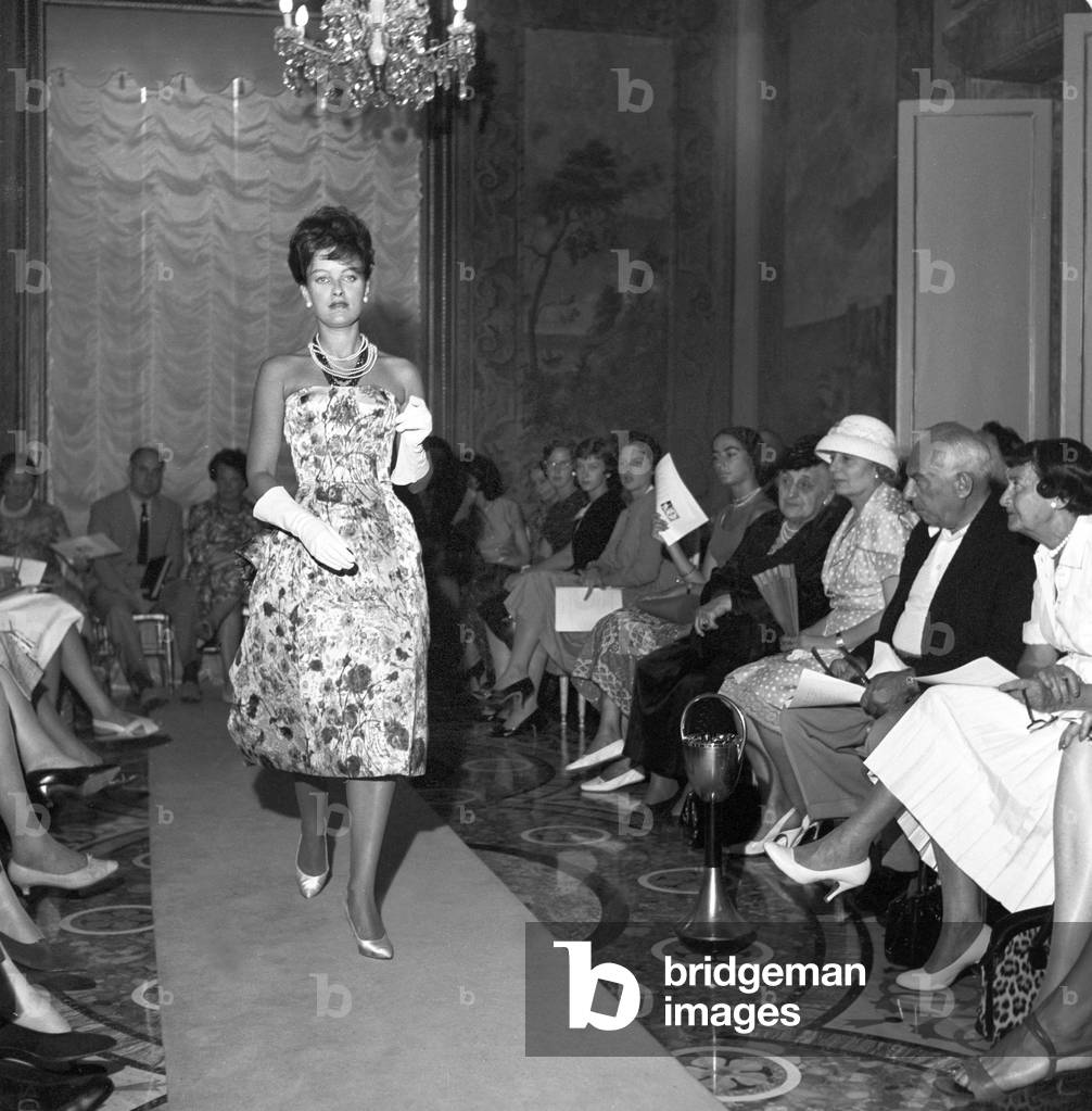 Valentino Garavani's fashion show, Italy, 1959 (b/w photo)