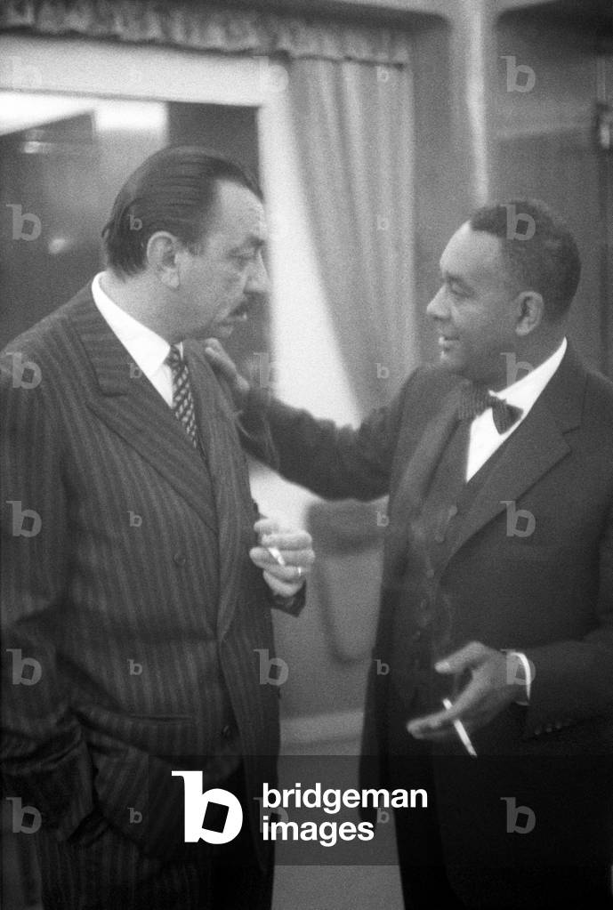 Richard Wright eeping his hand on the shoulder of Alberto Mondadori