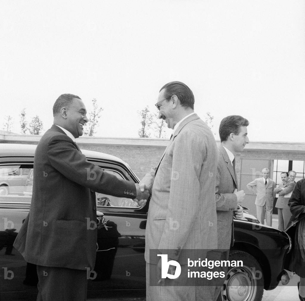 Richard Wright greeting Alberto Mondadori