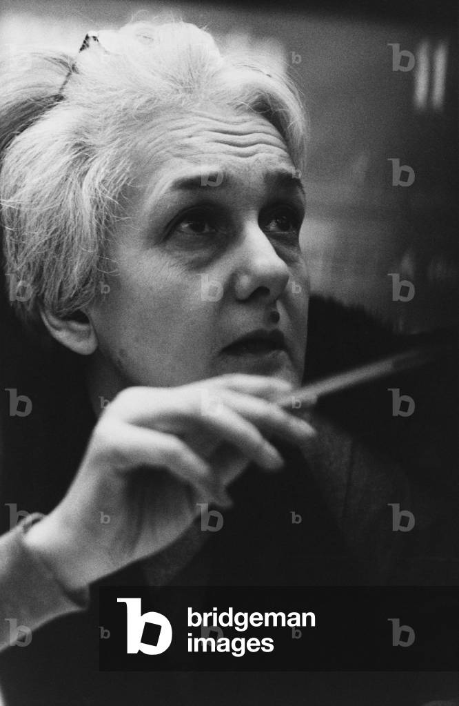 Rossana Rossanda holding a pen