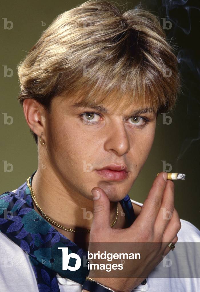 Den Harrow smoking, Italy