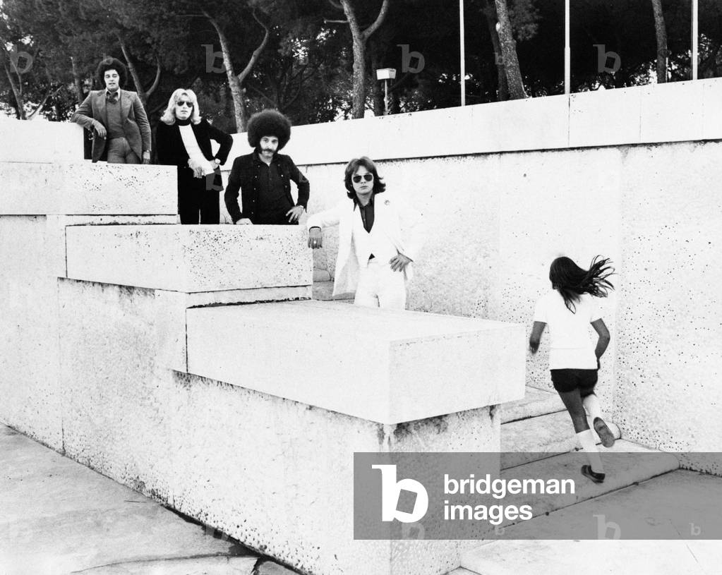 I Cugini di Campagna posing on a flight of steps