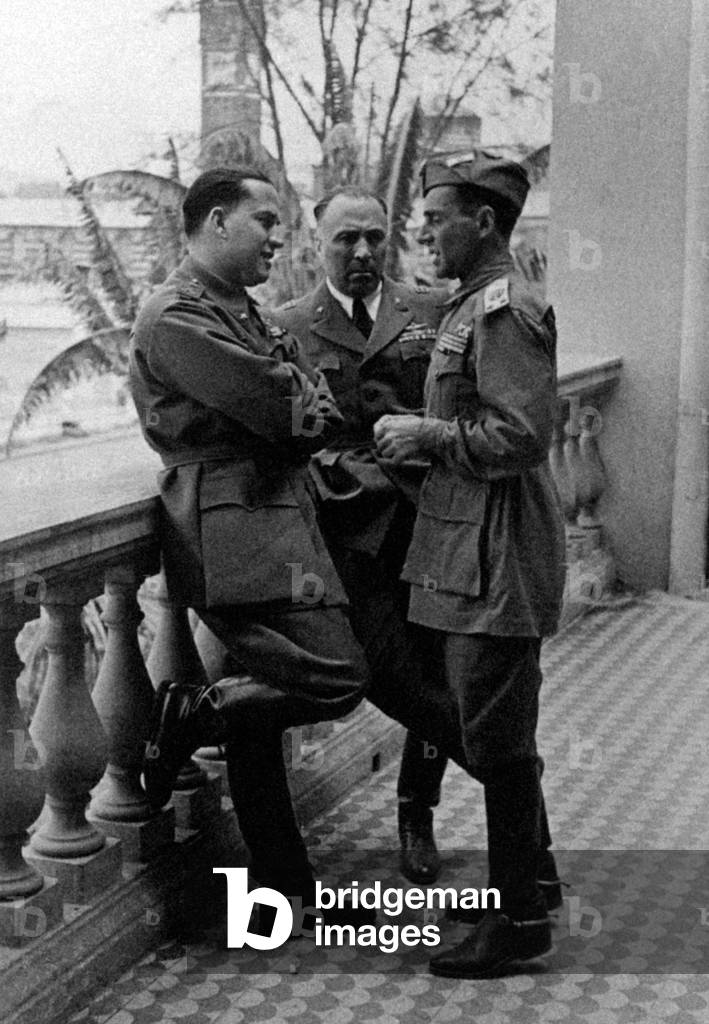 Galeazzo Ciano, Achille Starace e Roberto Farinacci talking