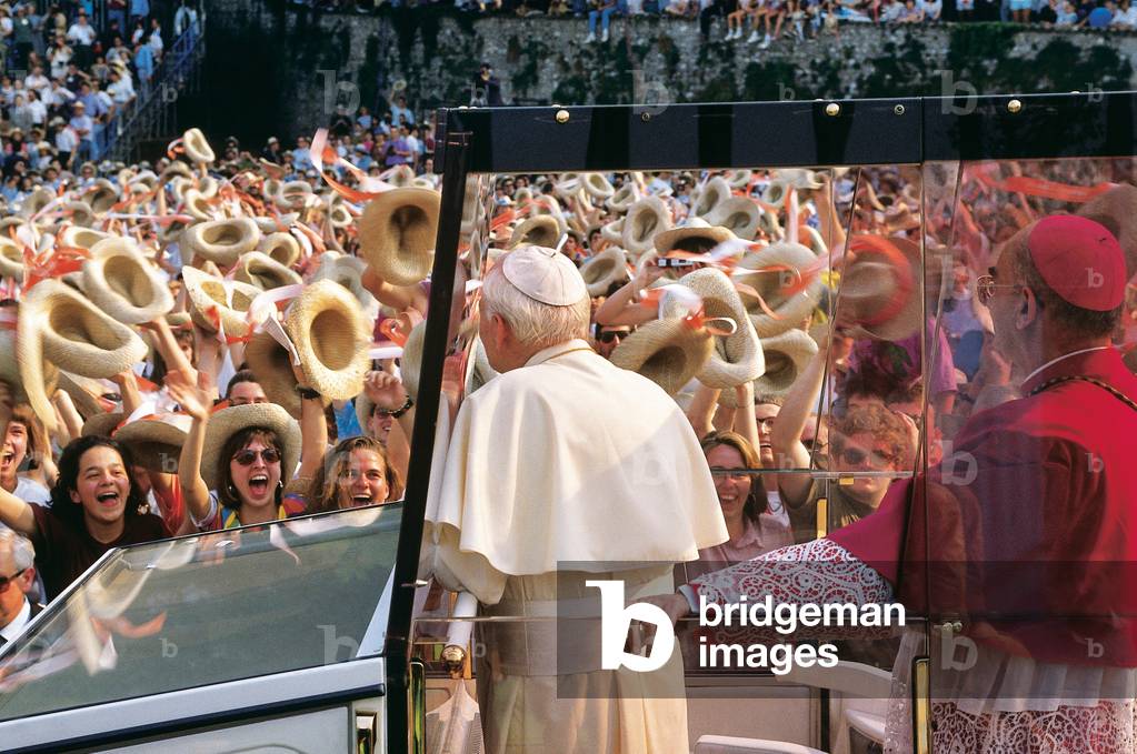 The crowd greeting Pope John Paul II, Italy