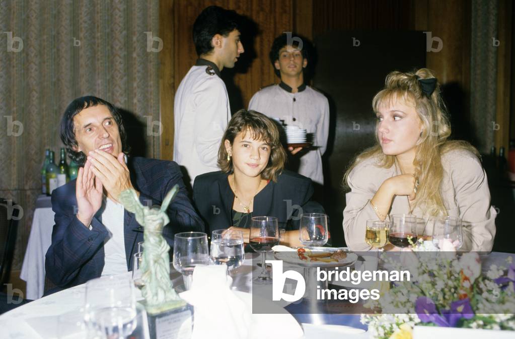 Dario Argento with his daughters Asia and Fiore, Italy, 1987 (photo)
