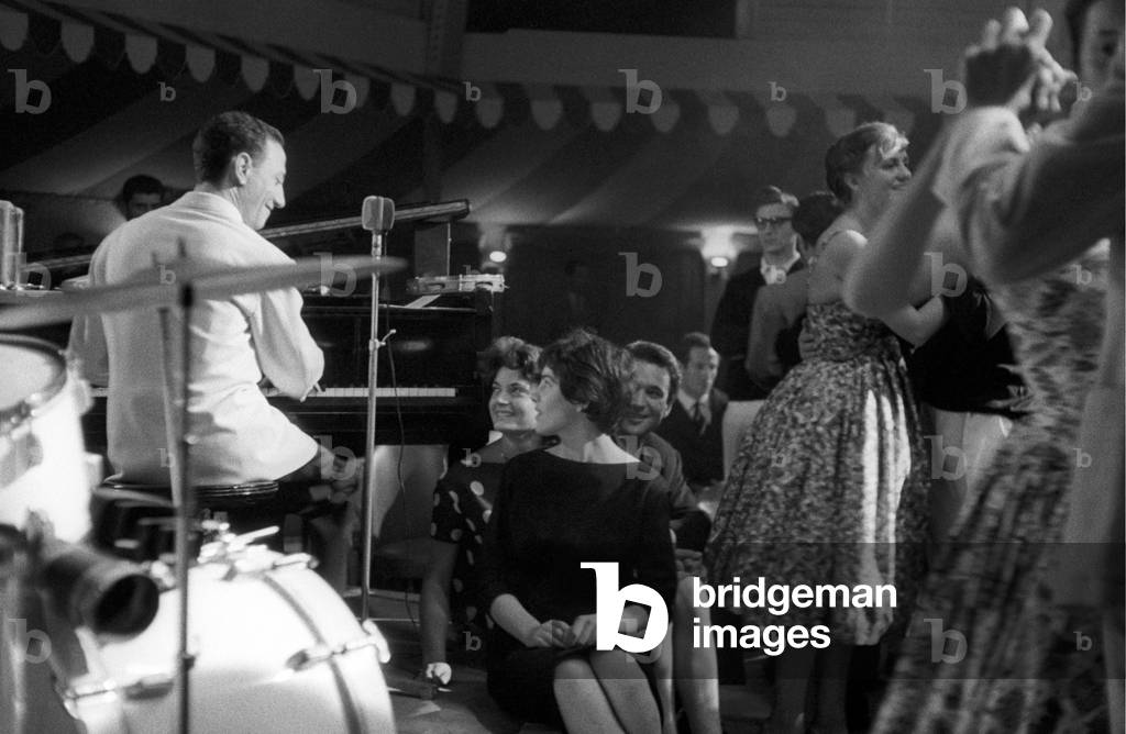 Renato Carosone in concert, Viareggio, Italy