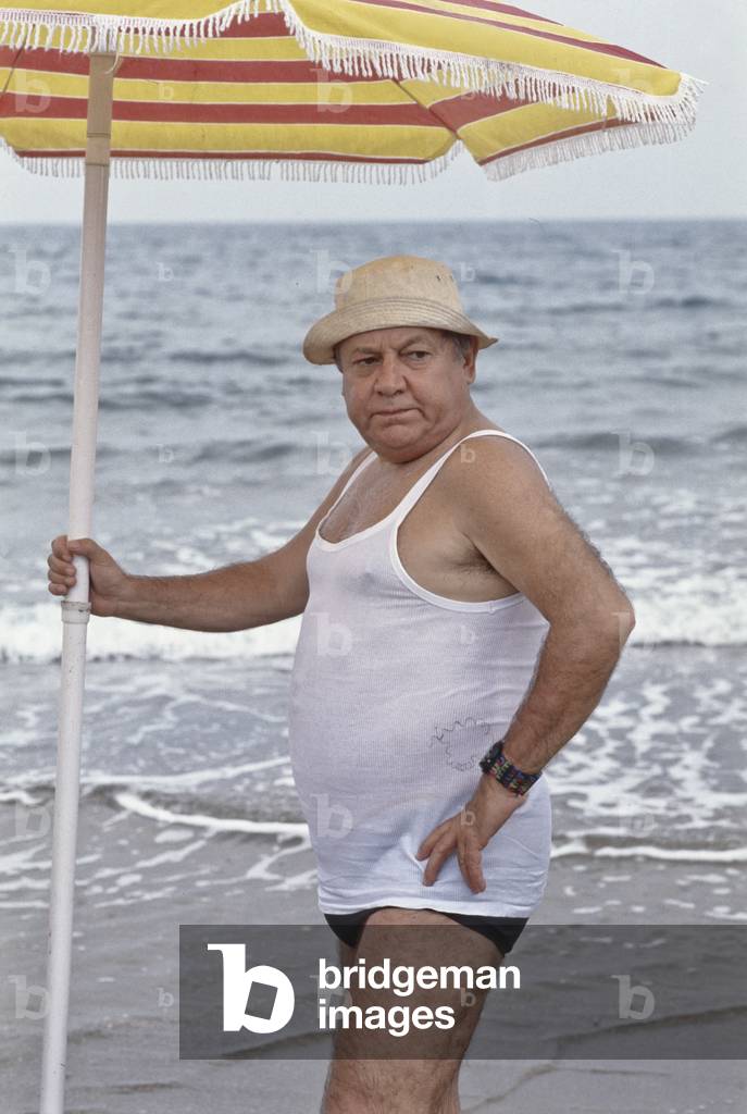 Paolo Villaggio in swimsuit in the film Le comiche