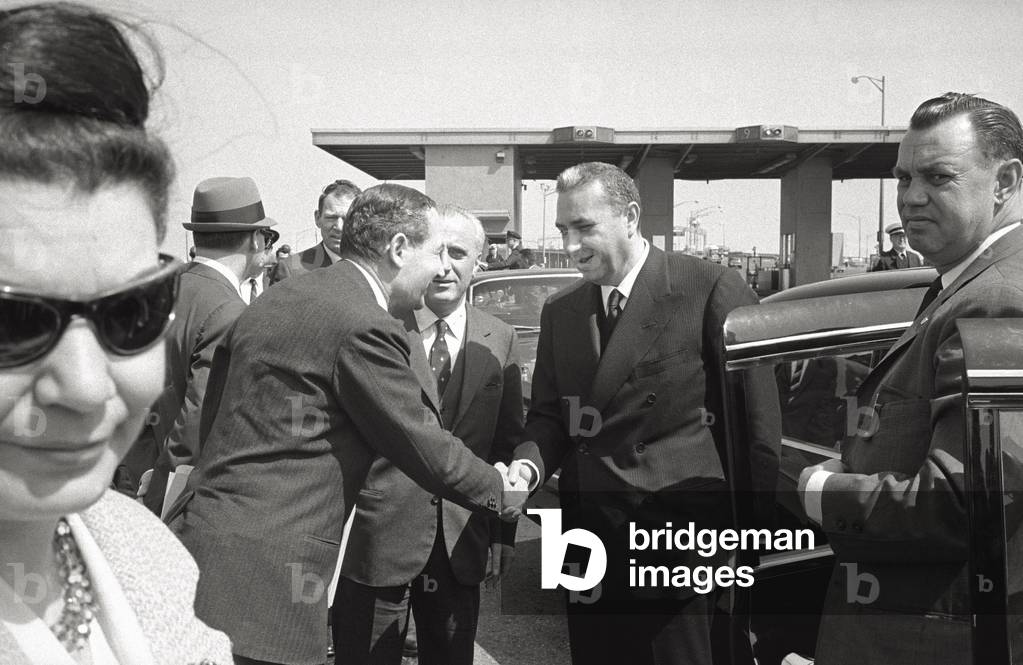 Aldo Moro shaking hands, Philadelphia, United States, 1965