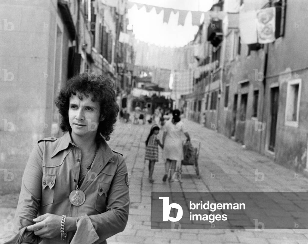 Roberto Carlos in a Venetian 'calla', 1971 (b/w photo)