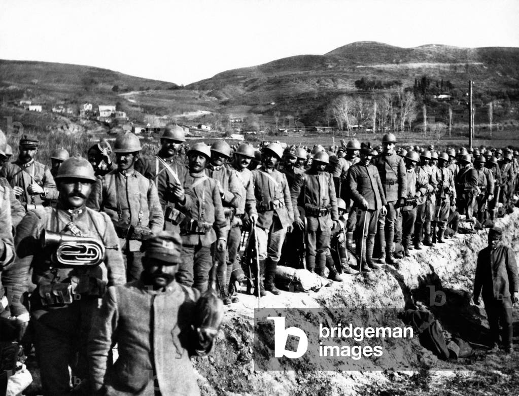 Italian infantrymen marching towards Vojussa river
