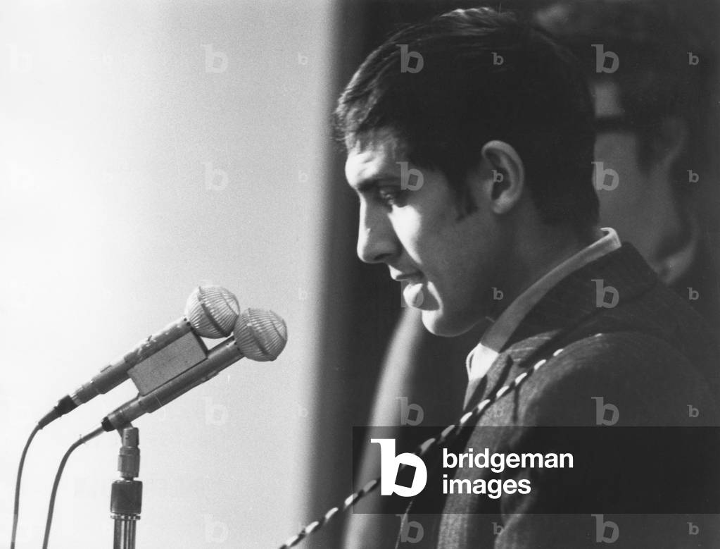 Adriano Celentano singing