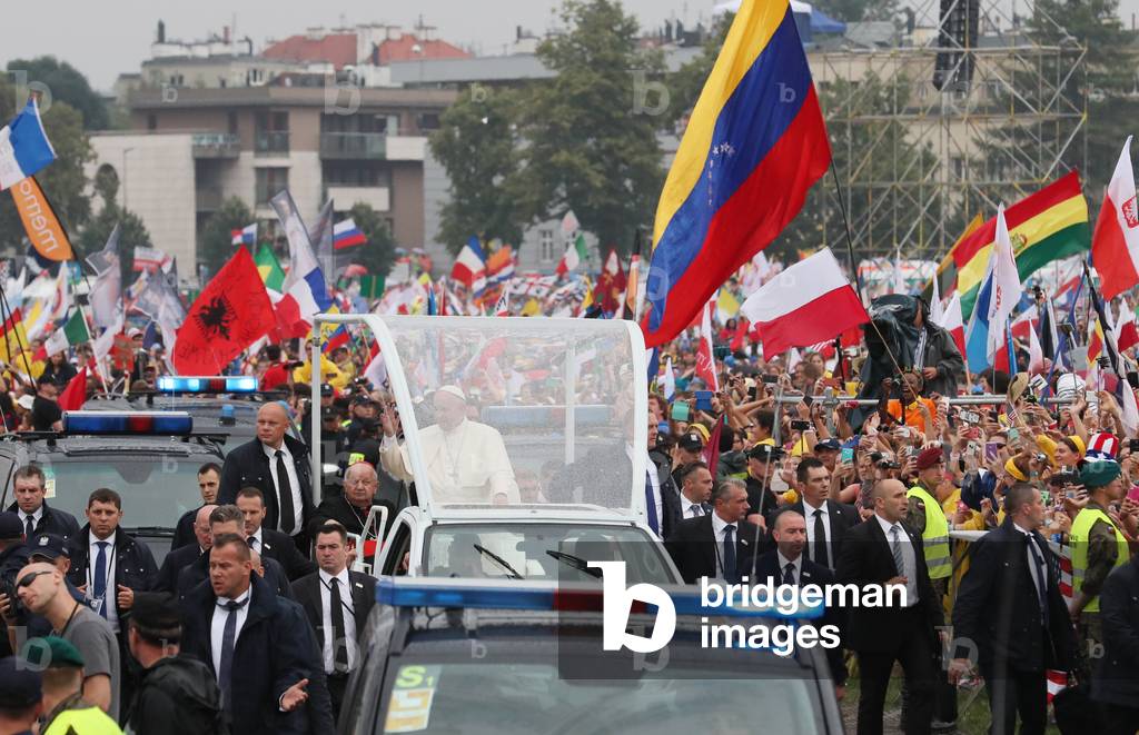 Pope Francis' arrival at Blonia Park, Poland, 2010 (photo)