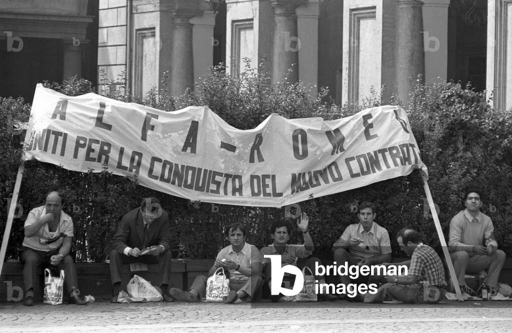 Alfa Romeo workers eating during a metalworkers' demonstration, Turin, Italy, 1969 (b/w photo)