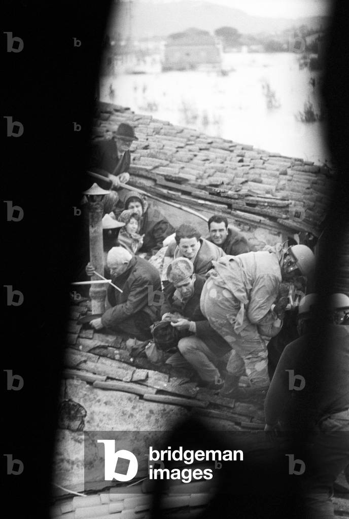 The rescue of some people during Florence flood