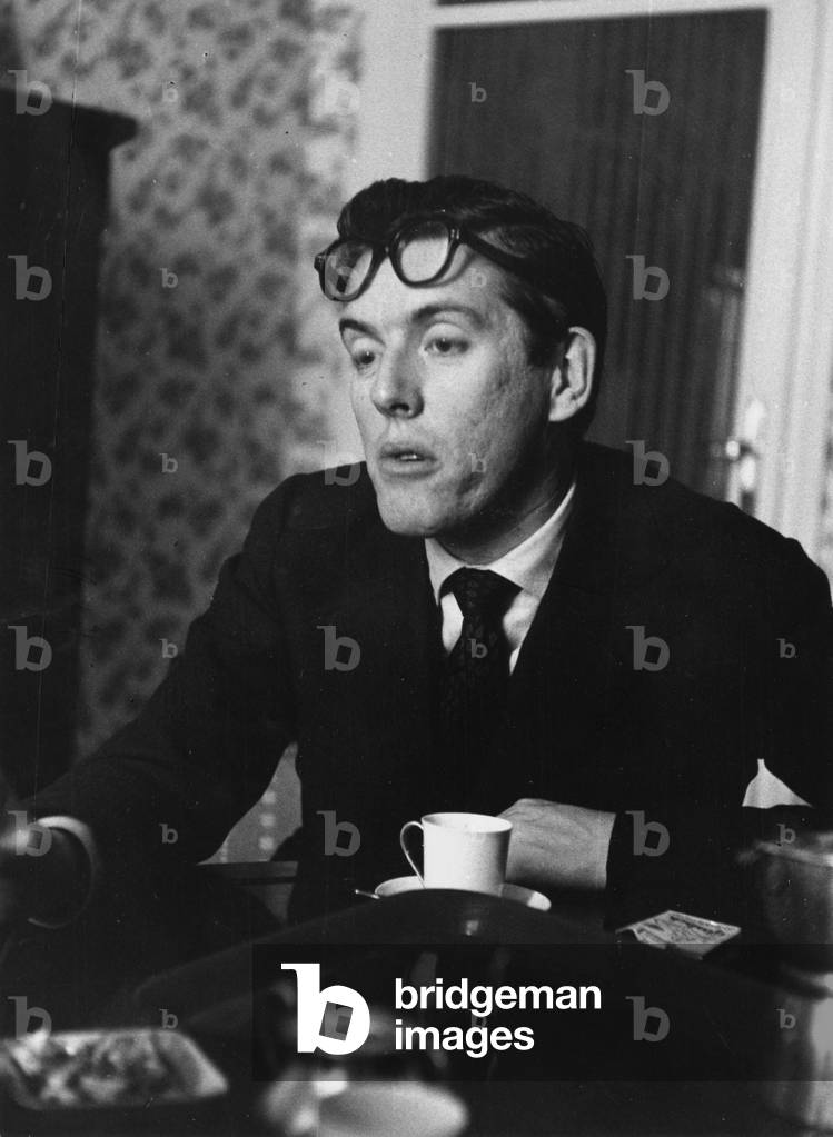 Luciano Salce drinking a coffee