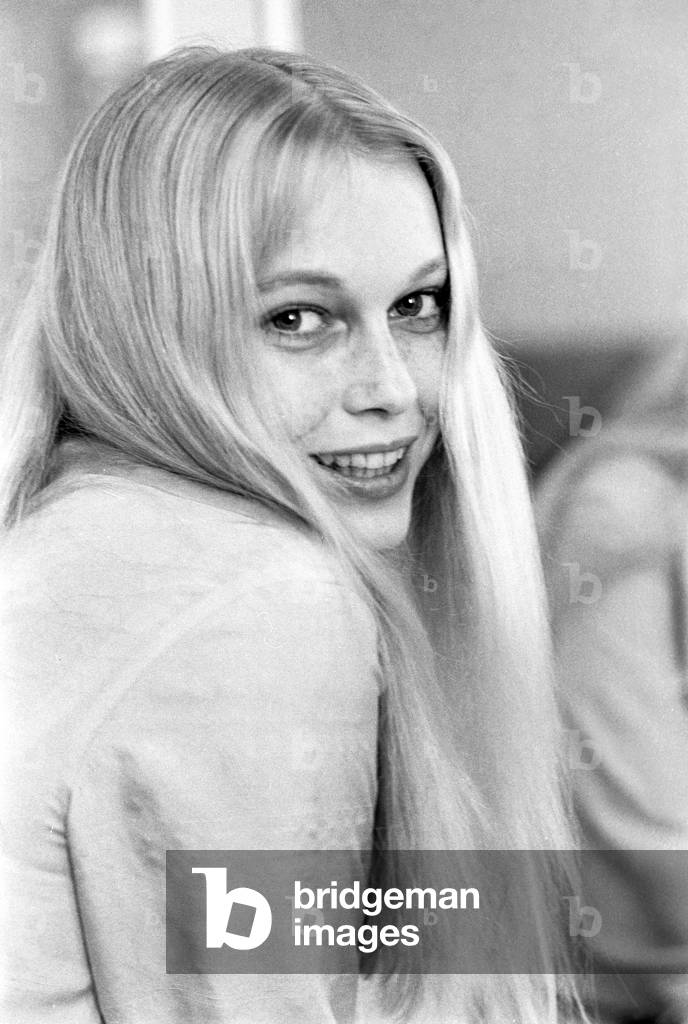 Mia Farrow posing, USA, 1964 (b/w photo)