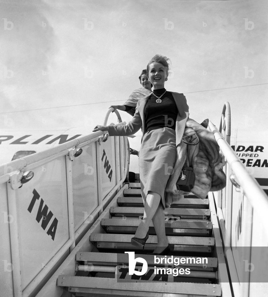 Debbie Raynolds at the airport, Italy, 1959 (b/w photo)