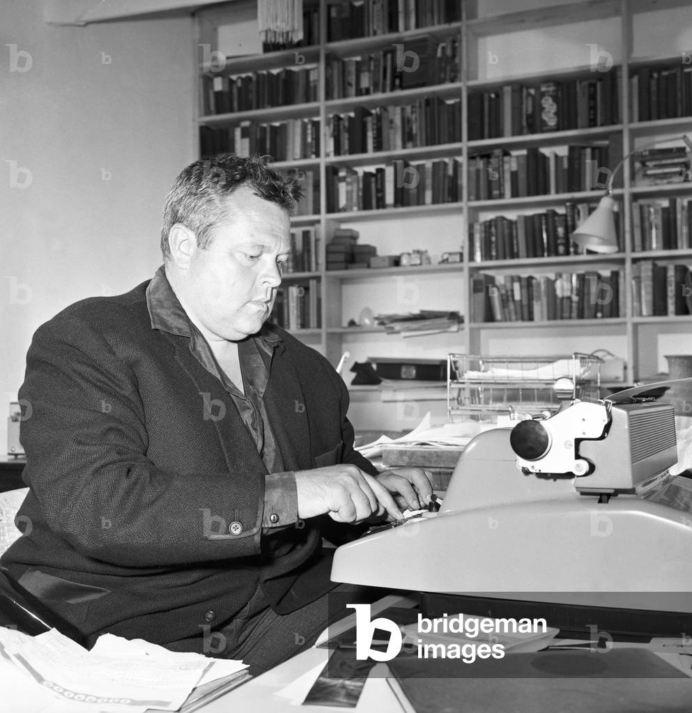 Orson Welles typewriting, Italy, 1959 (b/w photo)