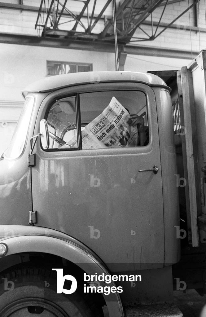 Italian emigrant on a truck