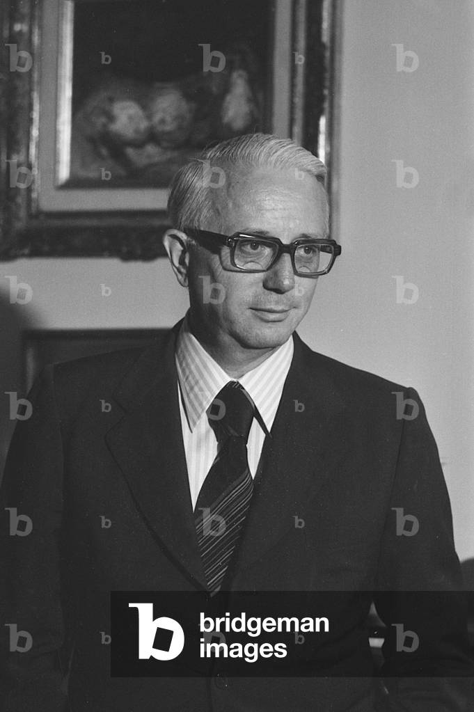 Enzo Biagi posing, Italy, 1974 (b/w photo)