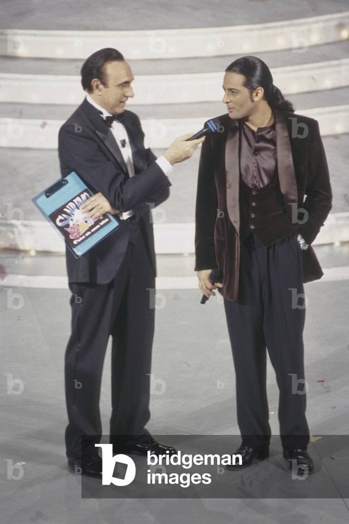 Pippo Baudo talking to Fiorello