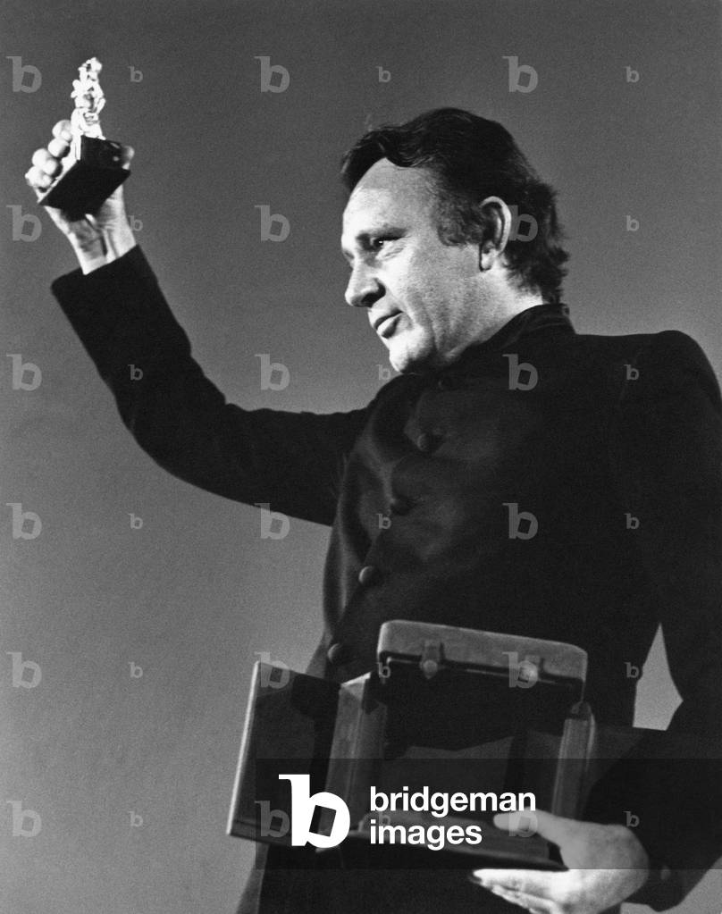 Richard Burton receiving the David di Donatello Award