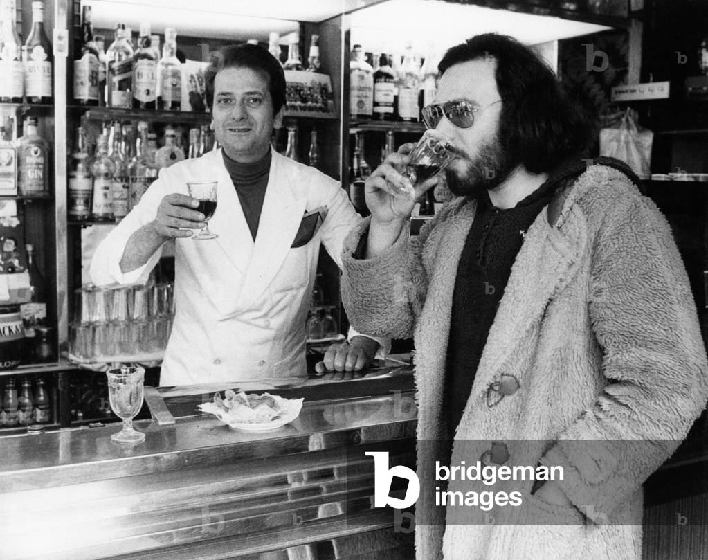 Antonello Venditti drinking something at the bar