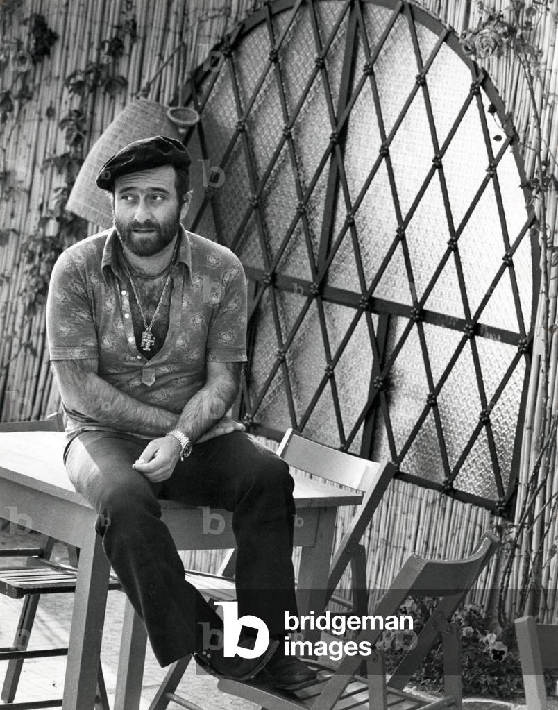 Lucio Dalla sitting on a table