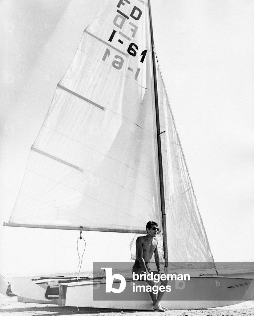 Enzo Jannacci on a sailing boat