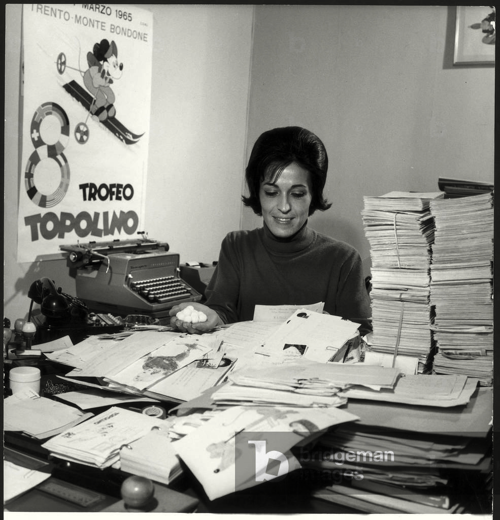 Secretary of 'Topolino' at the desk