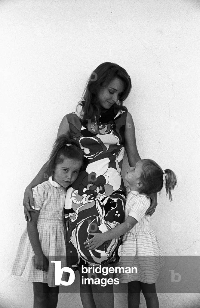 Aba Cercato with her two daughters, Rome, July 1968 (b/w photo)