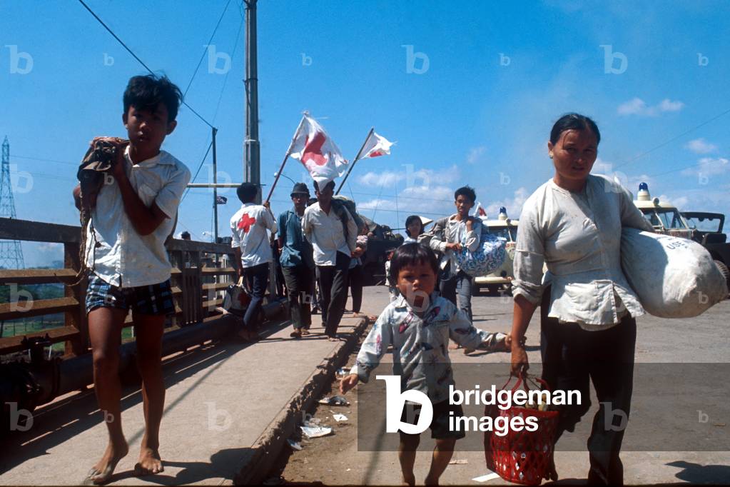 The inhabitants fleeing Saigon after the assault in June, 1968 (photo)