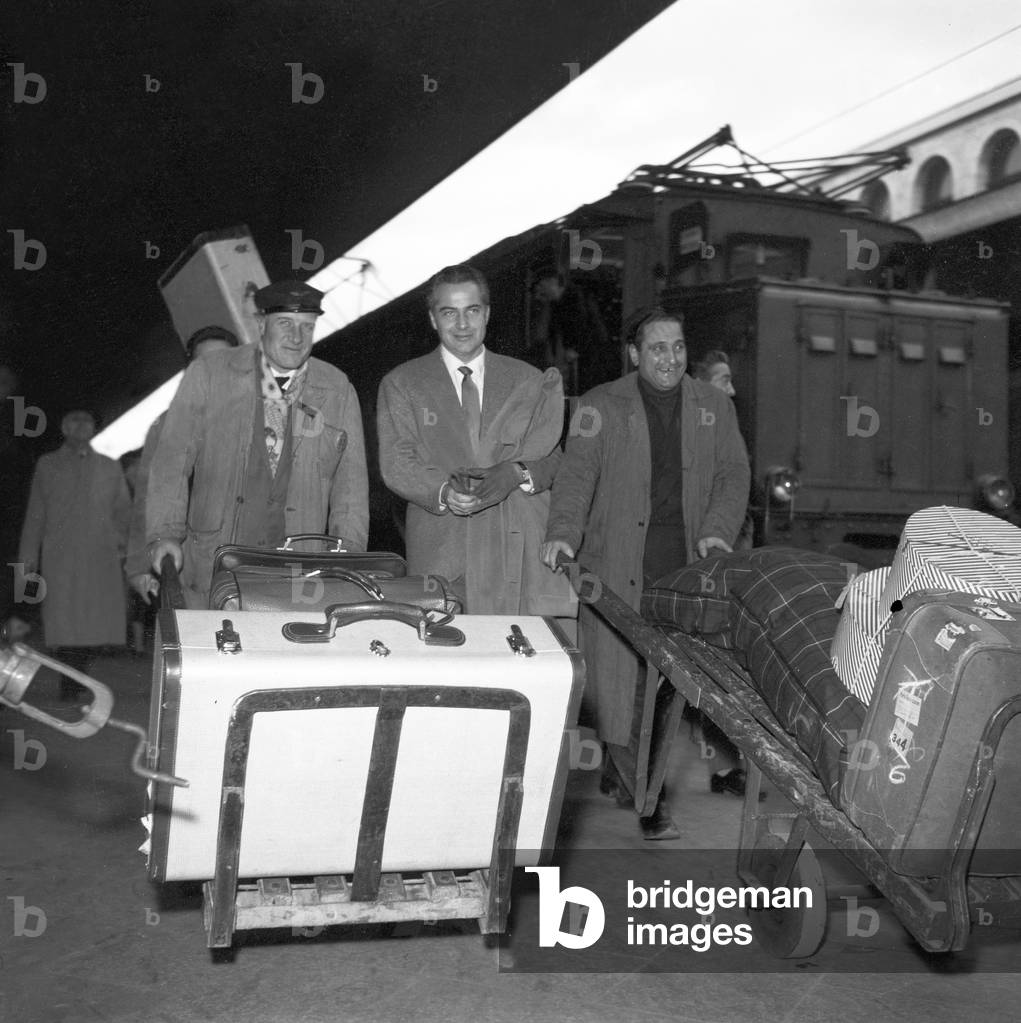 Rossano Brazzi arriving at Termini railway station, Italy, 1955 (b/w photo)