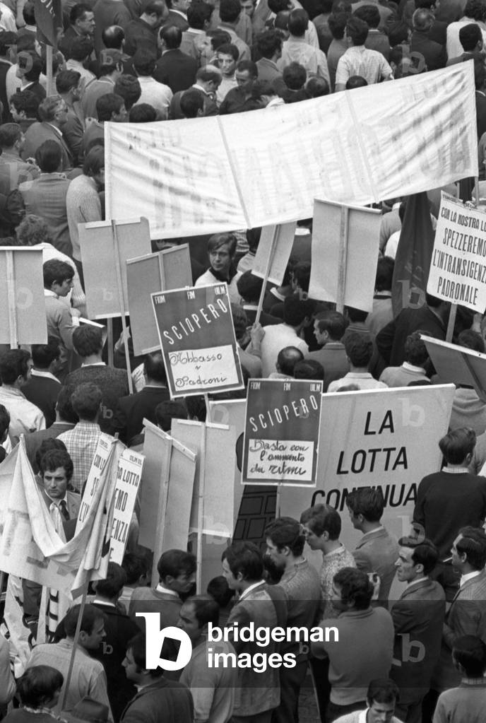 Metalworkers' demonstration in piazza San Carlo, Turin, 1969 (b/w photo)