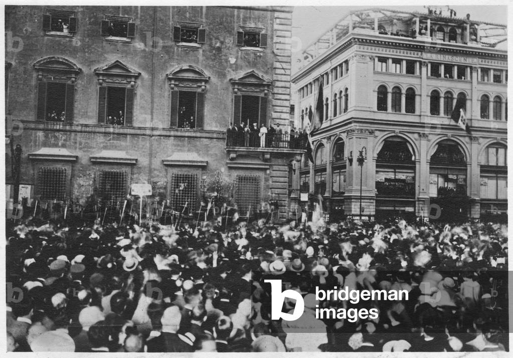Benito Mussolini introducing Umberto Nobile