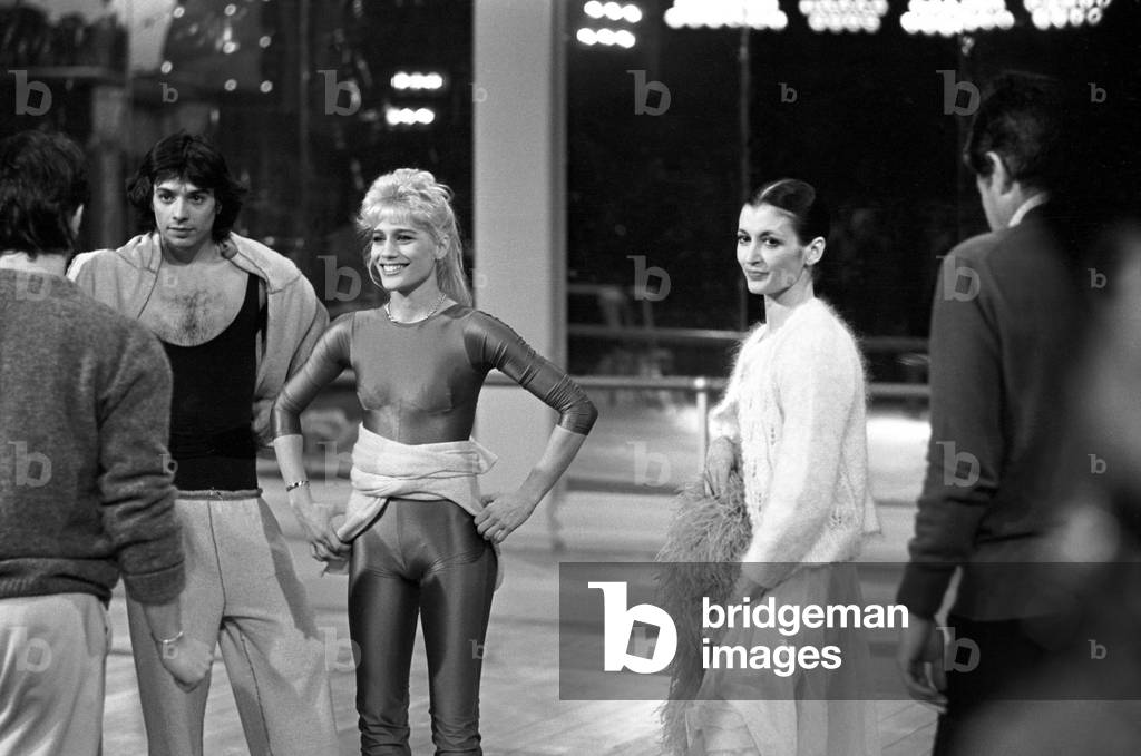 Carla Fracci and Heather Parisi in the rehearsal room, Italy, 1983 (b/w photo)