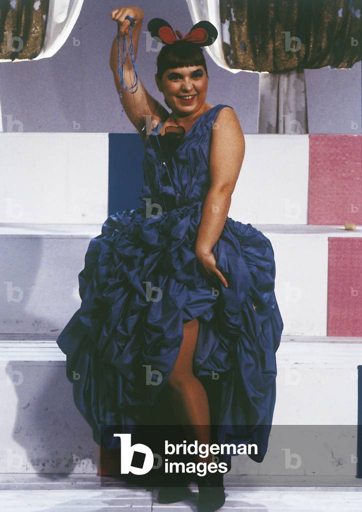 Syusy Blady posing on set,, 1990