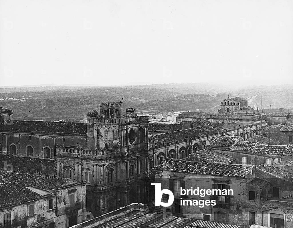 Panoramic view of Noto (b/w photo)