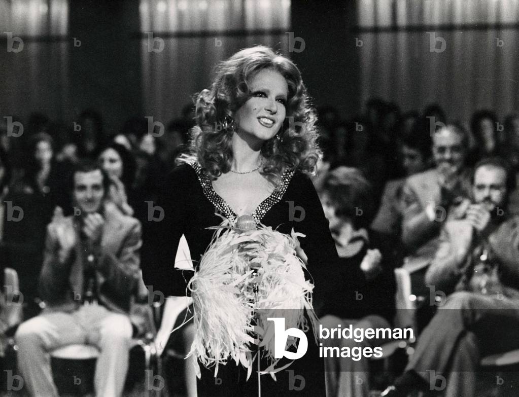 Loretta Goggi imitating Mina