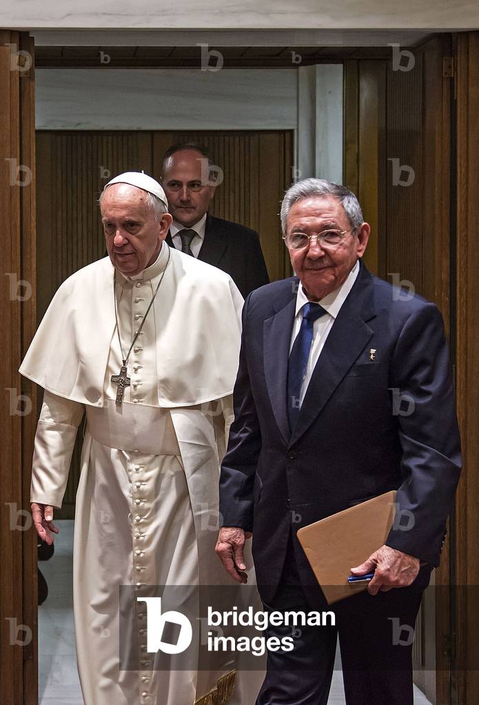 Pope Francis and Raul Castro (photo)