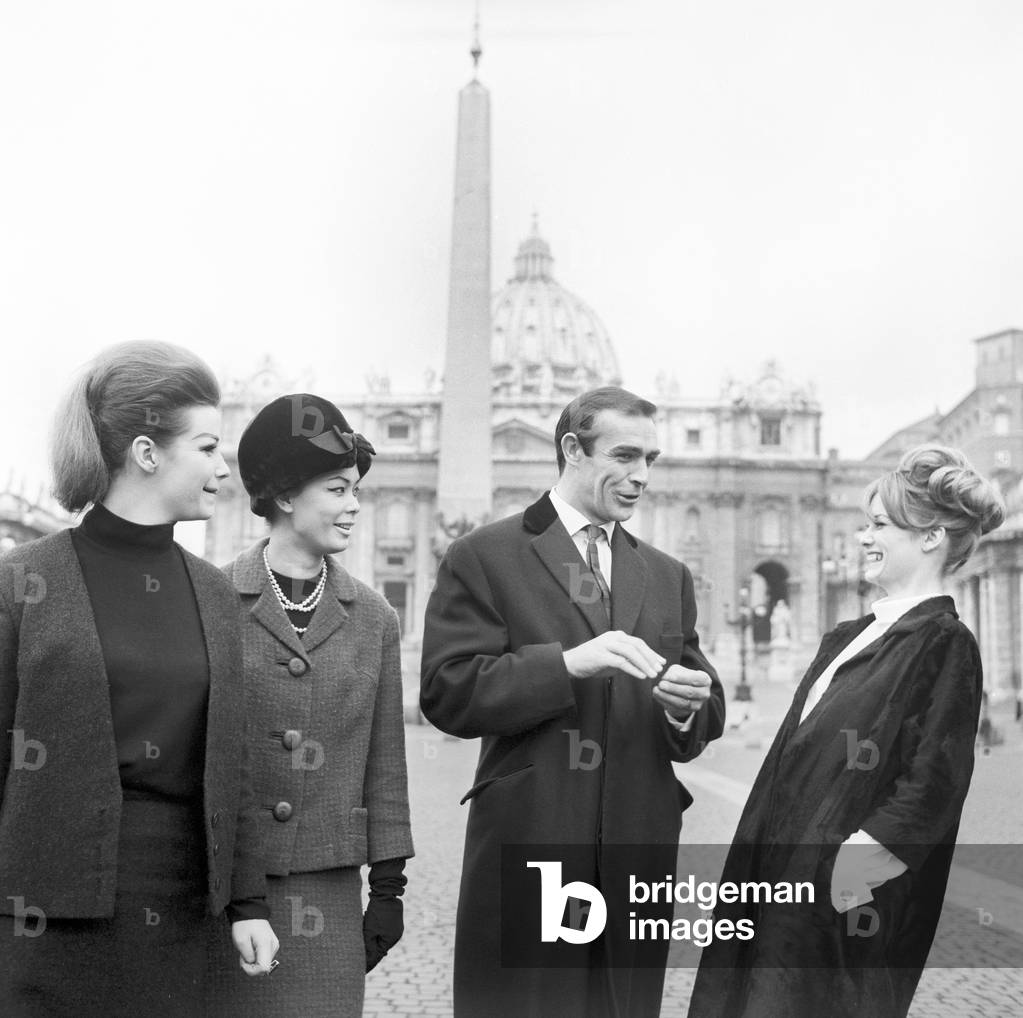 Sean Connery, Evanne Gillian, Seyn Seyna, Olivia Hill on Saint Peter's Square, 1963 (b/w photo)