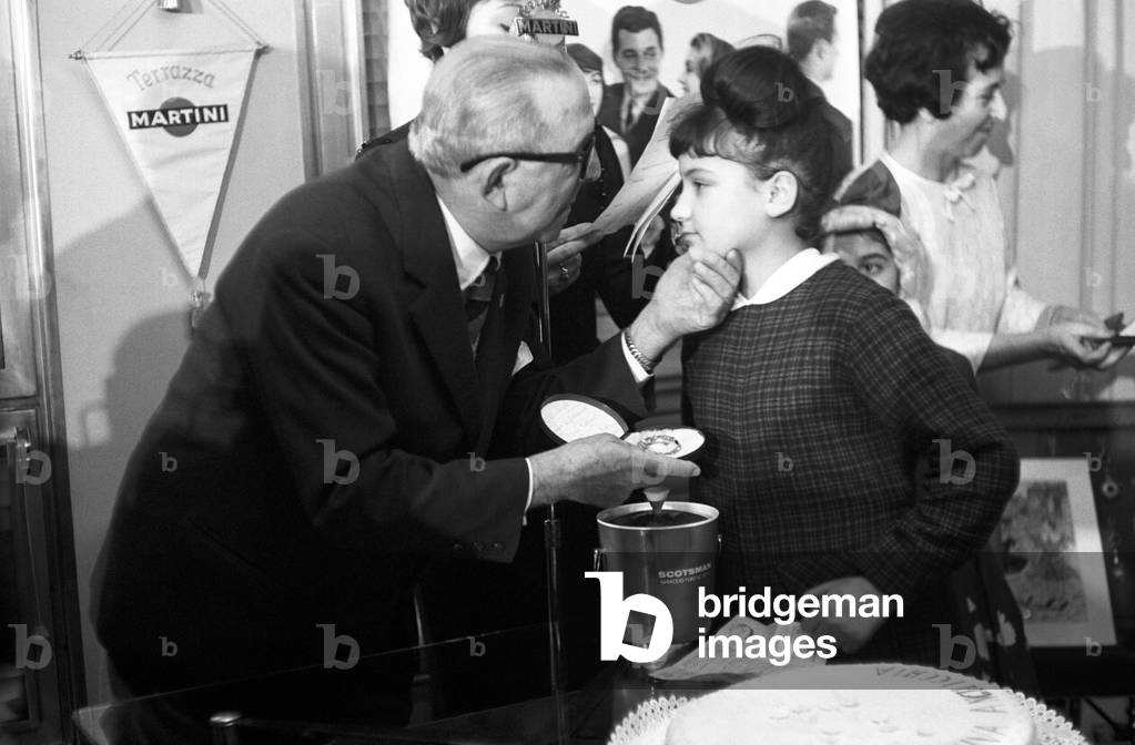 Salvator Gotta giving a prize to a little girl