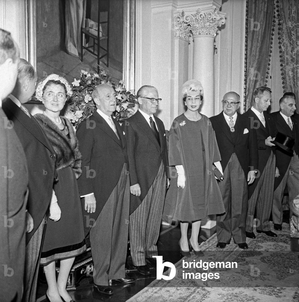 Giovanni Gronchi and Manuel Prado Ugarteche pose with their wives