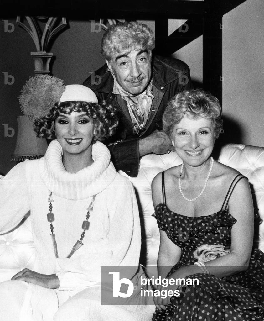 Gino Bramieri, Valeria Valeri and Paola Tedesco posing