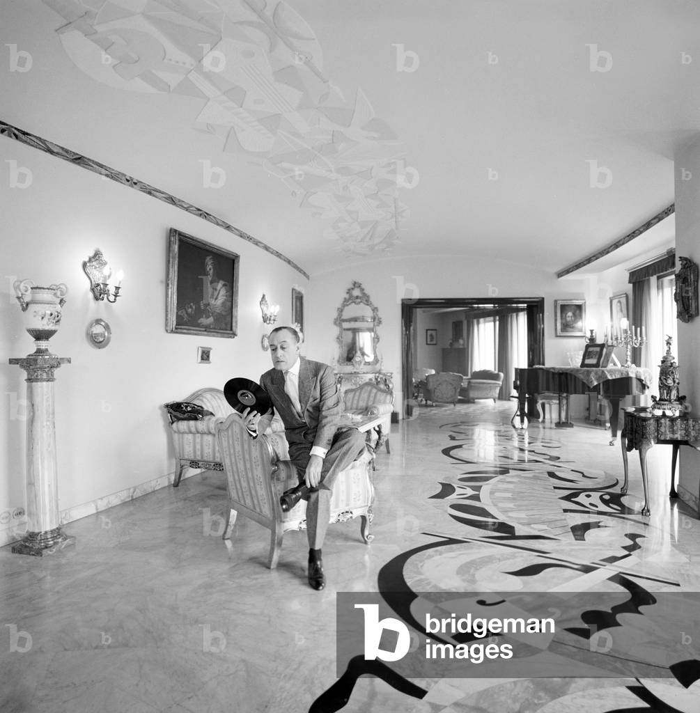 Totò posing in his house, Italy, 1957 (b/w photo)