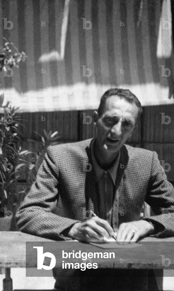 Giorgio Scerbanenco writing, Italy